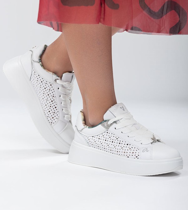 Anekke White Spotted Schuhe | 5369-BFGPO